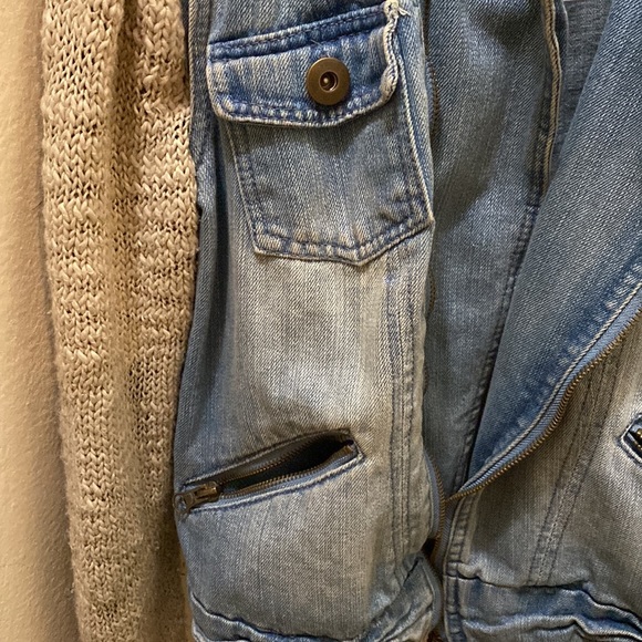 Unusual denim jacket with crotchet sleeves - Picture 3 of 8